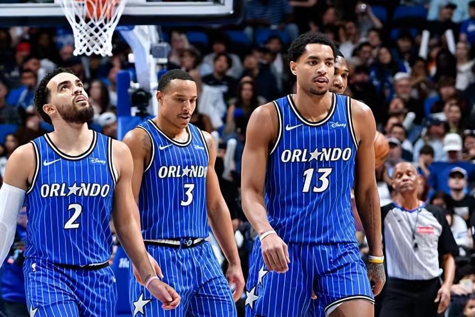 开云电竞账号-开季至今都坑了多少把了，魔术竟然还敢让他留在轮换阵容中？